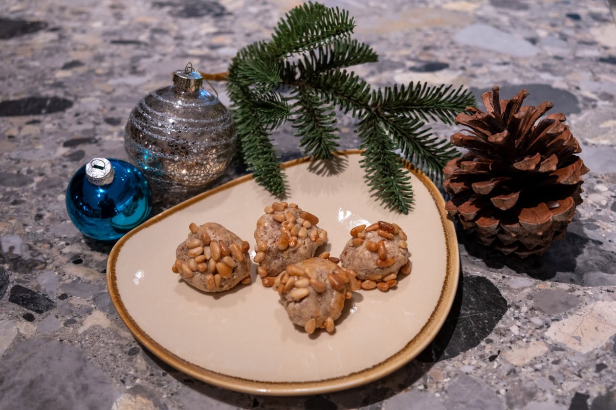 Weihnachtliche Marzipan-Kartoffelplätzchen
