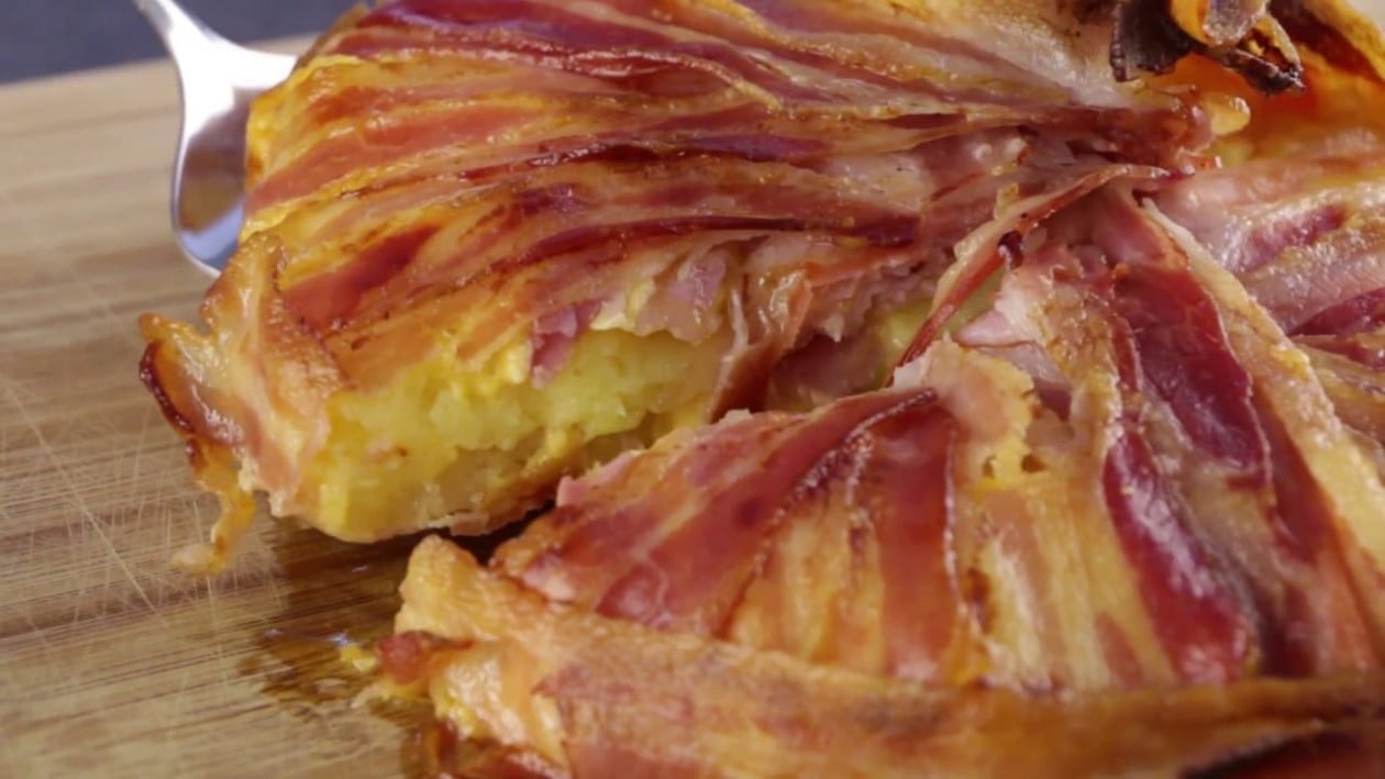 Bacon-Tarte mit Kartoffel-Cheddar-Füllung
